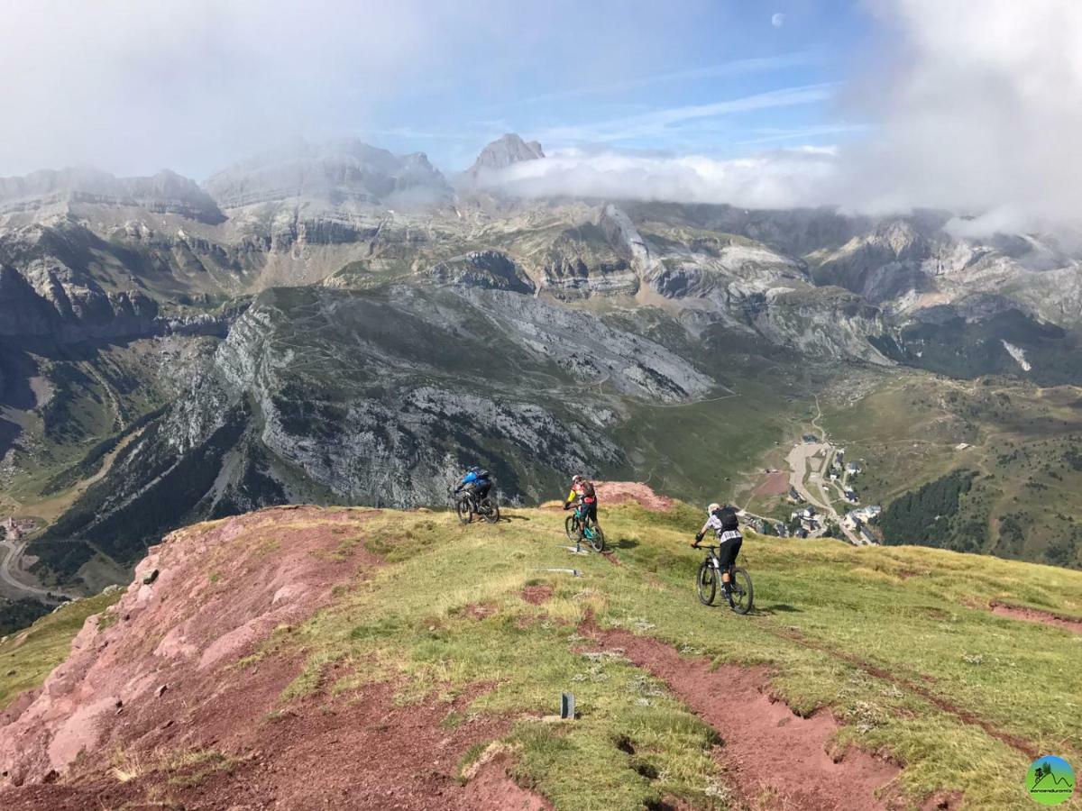 Edif. La Corona El Pueyo de Jaca Εξωτερικό φωτογραφία